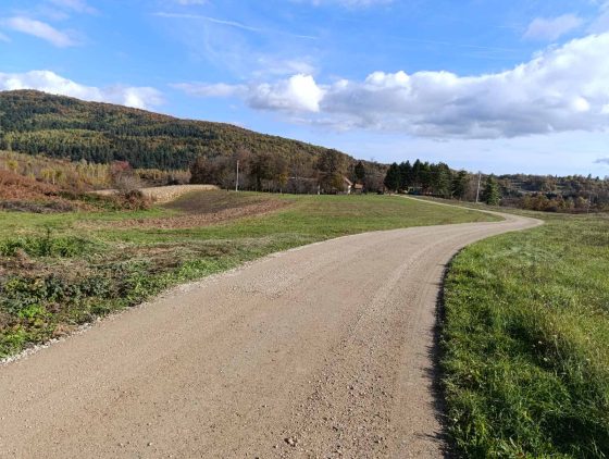 PRI KRAJU JE PRIPREMNA FAZA RADOVA NA MODERNIZACIJI CESTE CEROVNIK-POLJAKI!