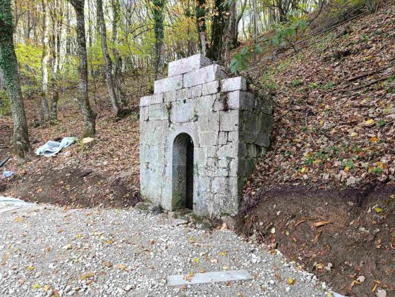 NAPREDUJU RADOVI NA UREĐENJU OKOLIŠA KOD FONTANE ROŽIĆ!