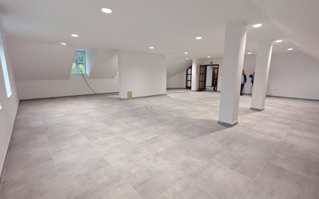 Opremanje društvene prostorije s čitaonicom Oštarije