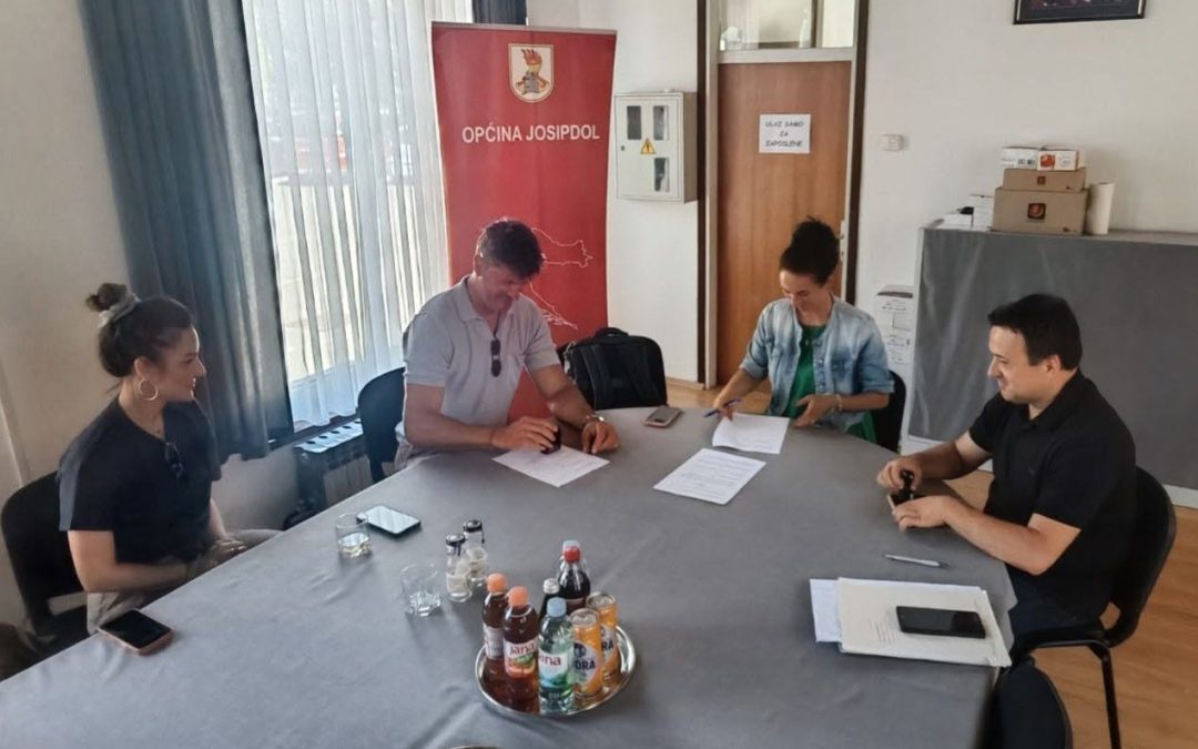 Potpisan ugovor za opremanje društvene prostorije i čitaonice u Oštarijama
