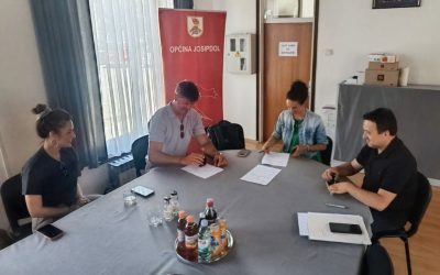 Potpisan ugovor za opremanje društvene prostorije i čitaonice u Oštarijama